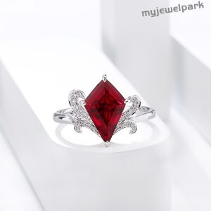 Diamond Shaped Flower Ring