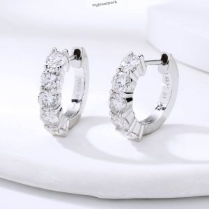 Women's Simple Moissanite Earrings