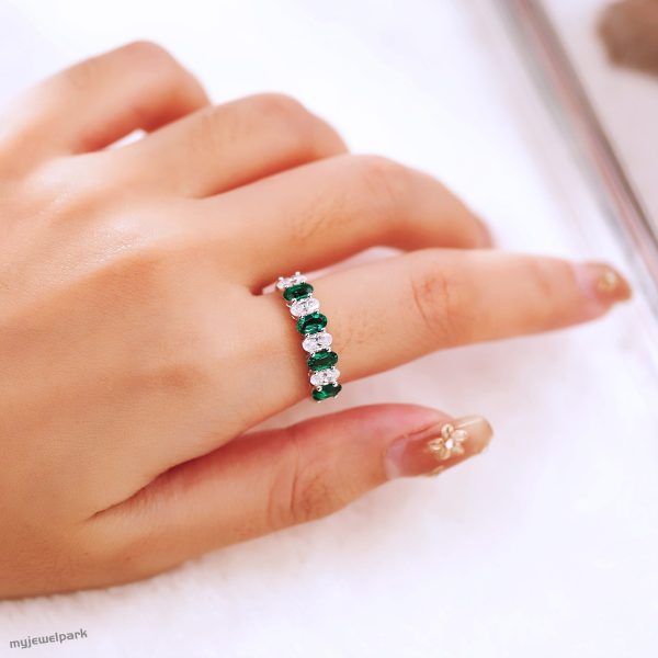 green emerald rings