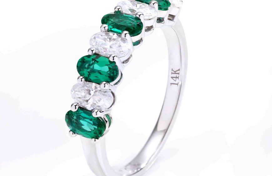 emeralds engagement rings