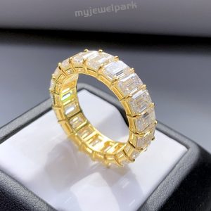 Rectangular 18K Gold Moissanite Ring