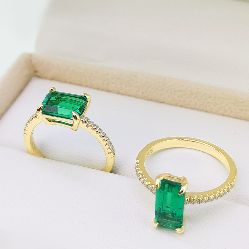 emerald band ring