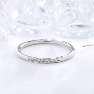 Classic Simple Moissanite Ring