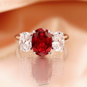 Romantic ruby ​​ring seals eternal love