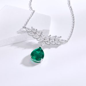 Elegant classic teardrop emerald necklace