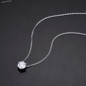 Exquisite Moissanite Six Claw Necklace