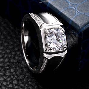 Men's Moissanite ring classic gorgeous