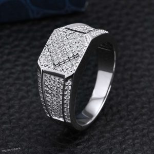 Elegant and dazzling men's silver ring