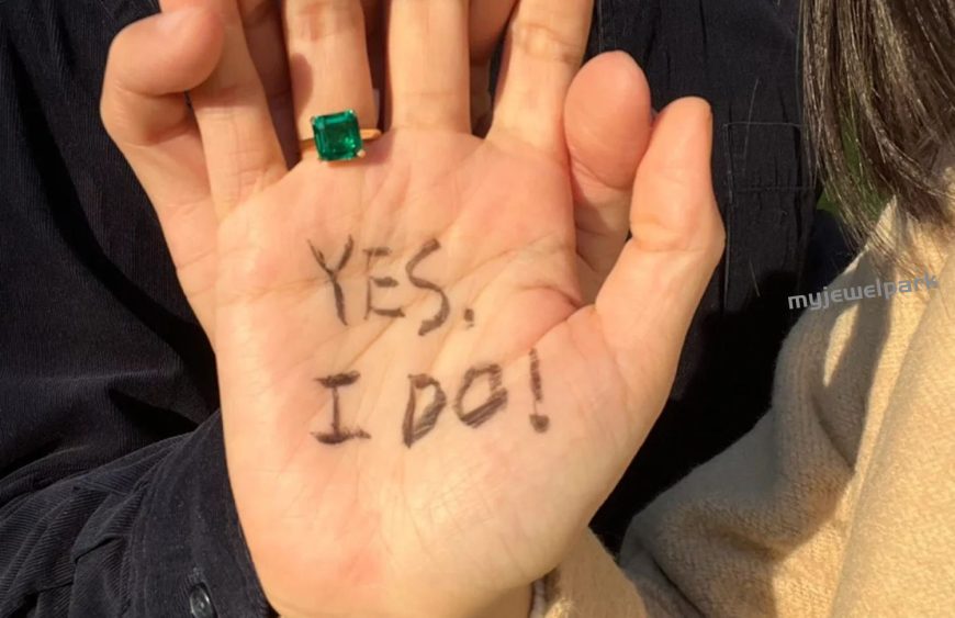 emerald engagement ring