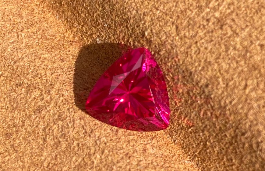 How to tell if a ruby is real with a flashlight