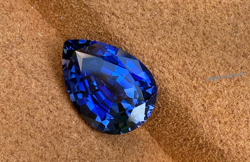 Lab-Grown Sapphires vs. Simulated Sapphires
