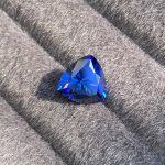 How to tell the difference between sapphire and spinel?