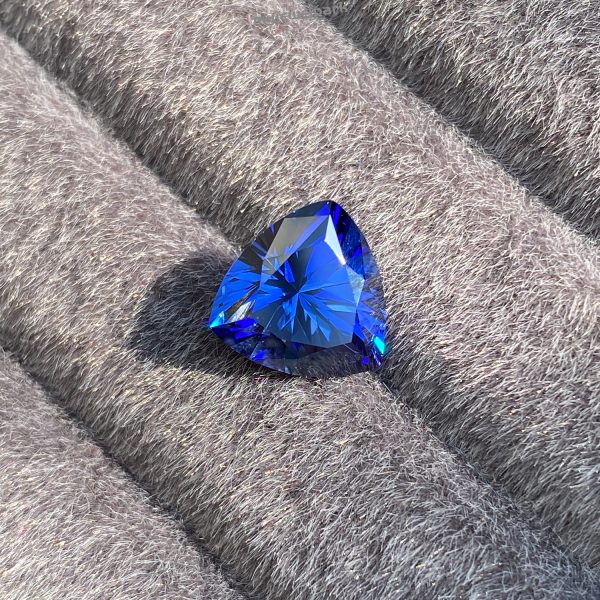 How to tell the difference between sapphire and spinel?