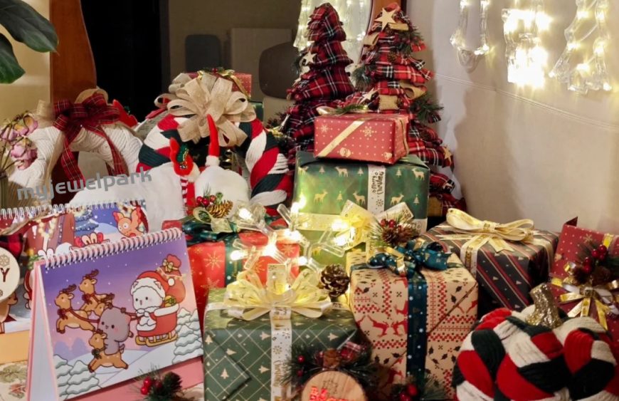 When did christmas gifts begin