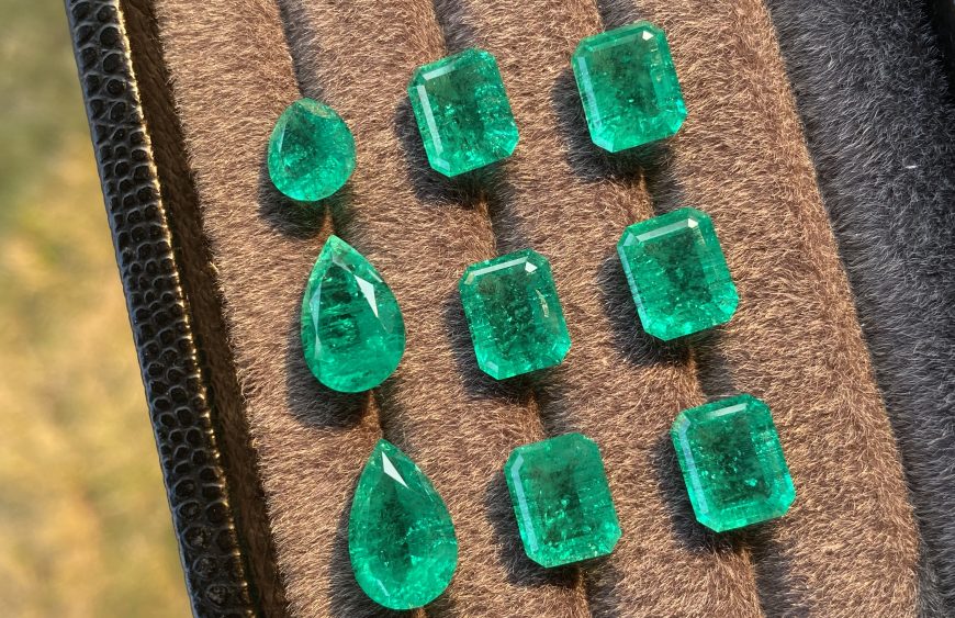 What signs should not wear emeralds