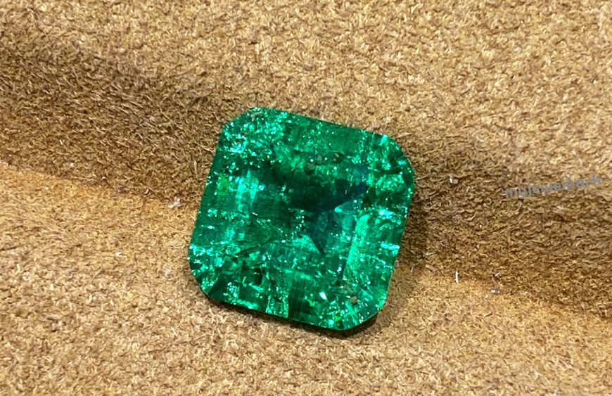 Cultivated Emerald Engagement Rings