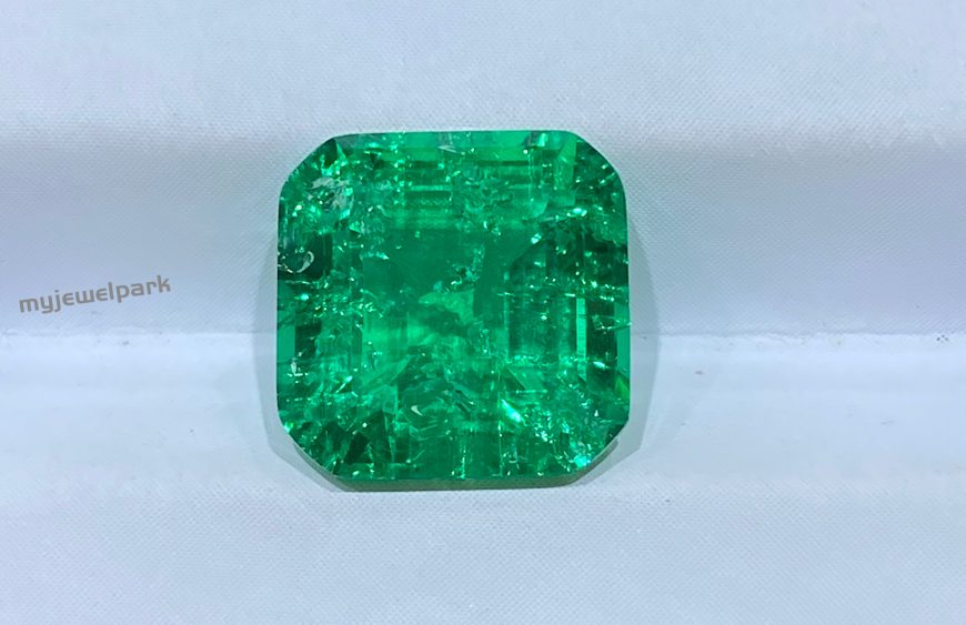 What are the psychological effects of emerald green