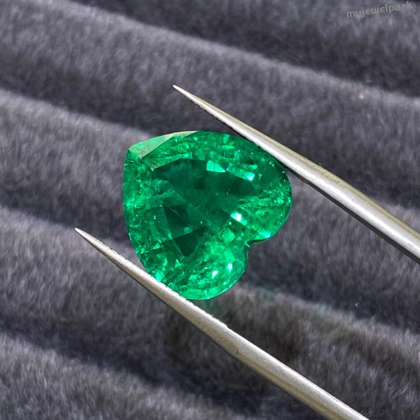 Vivid Green Emerald