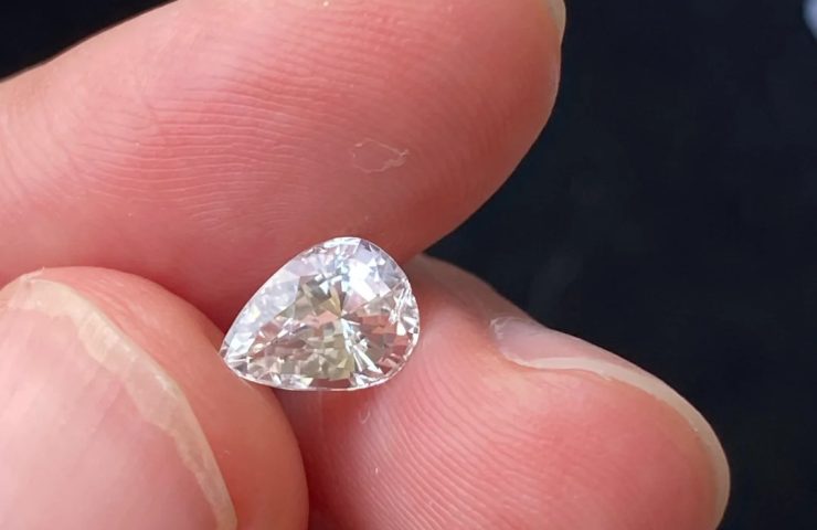 Which is better cubic zirconia or white sapphire