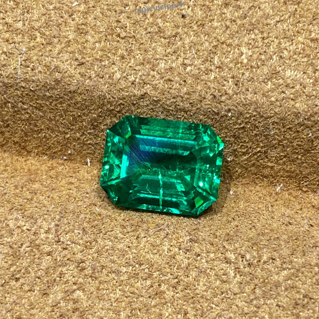 Vivid Green Emerald