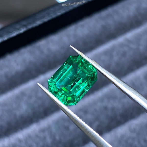 Which Lab-Grown Emerald Method Wins