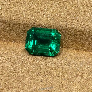 祖母绿切3.9克拉-1