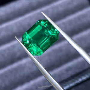 Lab Grown Verdant Green Emerald 3.9ct 9x11mm