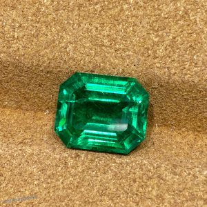 祖母绿切4.6克拉-1