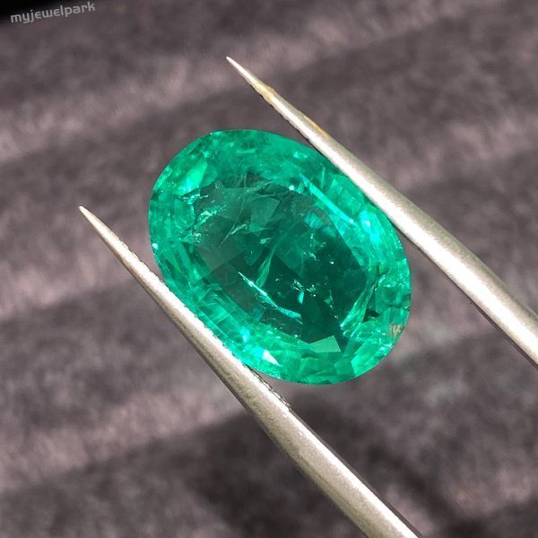 Why is emerald considered the most traditional birthstone for Taurus