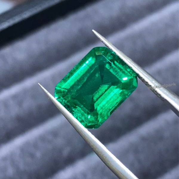 ViVid Green Emerald