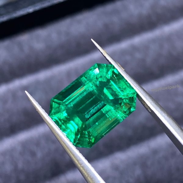 ViVid Green Emerald
