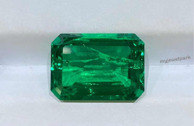difference between tsavorite and emerald