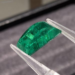 Lab Grown ViVid Green Cabochon Emerald 7.1ct