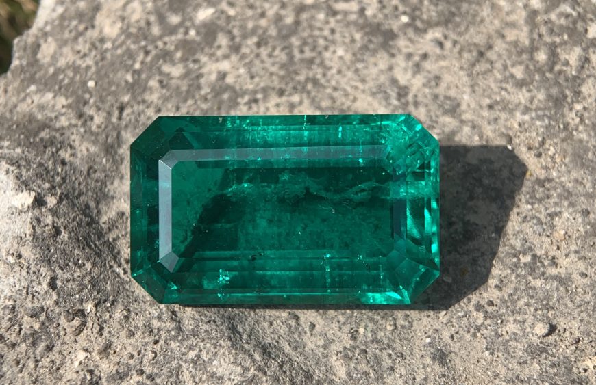 Lab Emerald Look Blue?