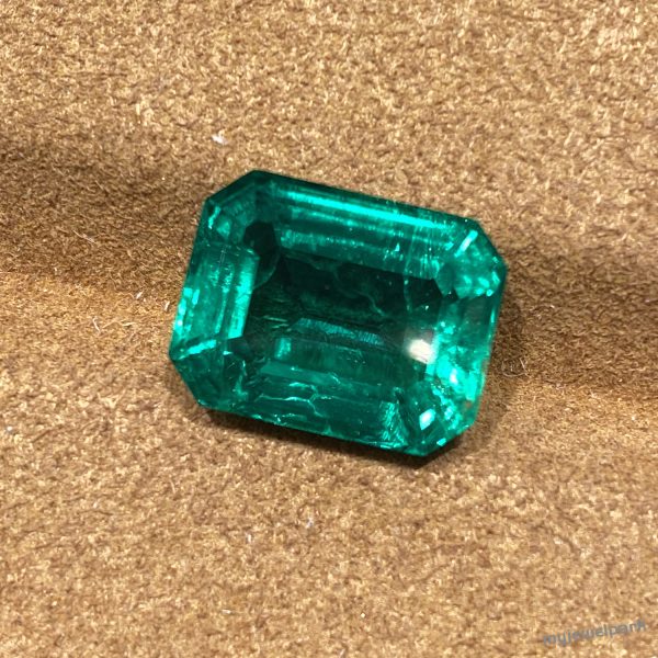 Cultivated emeralds vs natural emeralds