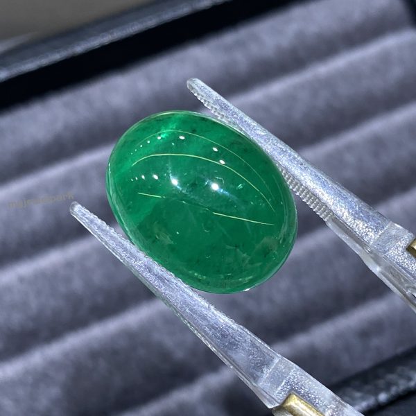 Cabochon Emerald