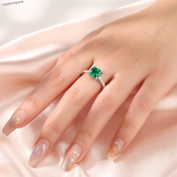 lab grown emerald rings