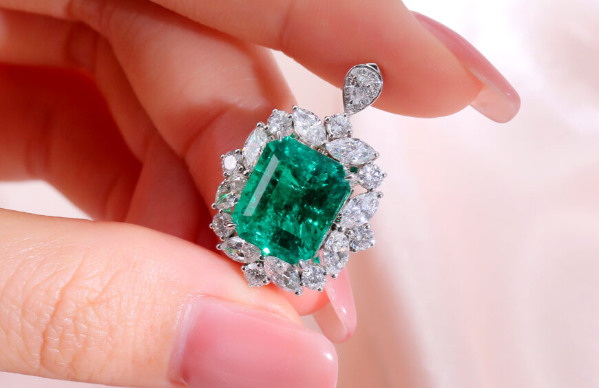 Do emeralds chip easily