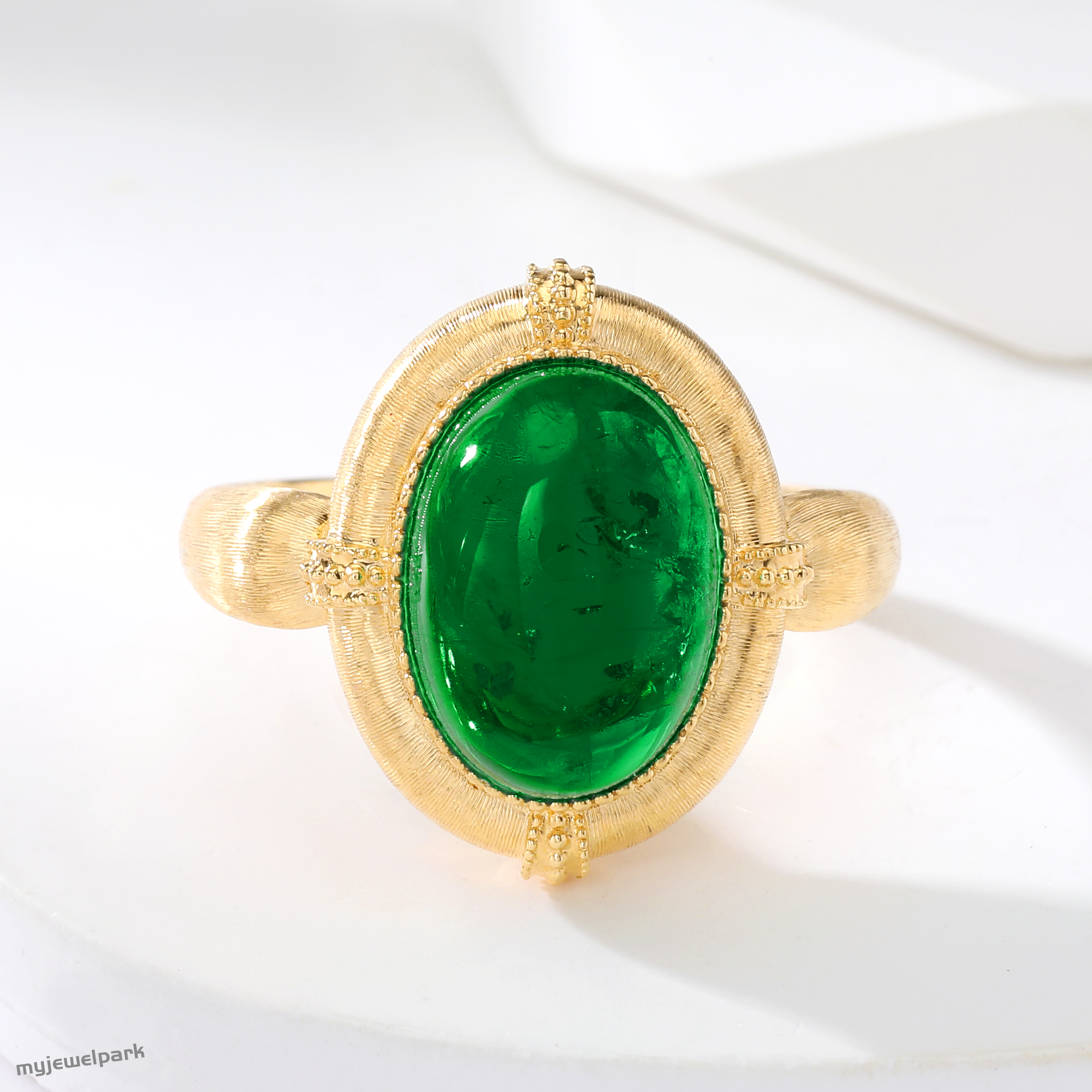 18K Gold Wire Classic Vintage Cabochon Emerald Ring